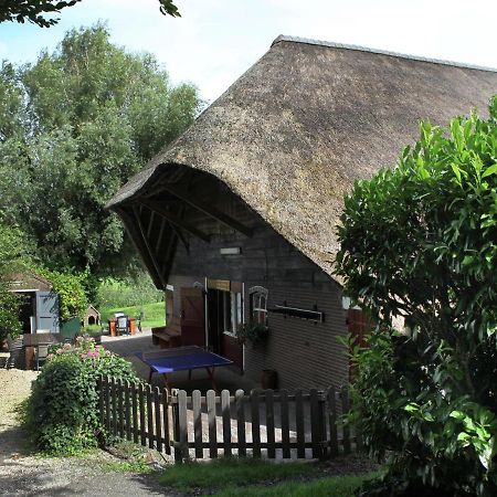 Quaint Farmhouse Near River In Oosterwijk Leerdam Bagian luar foto