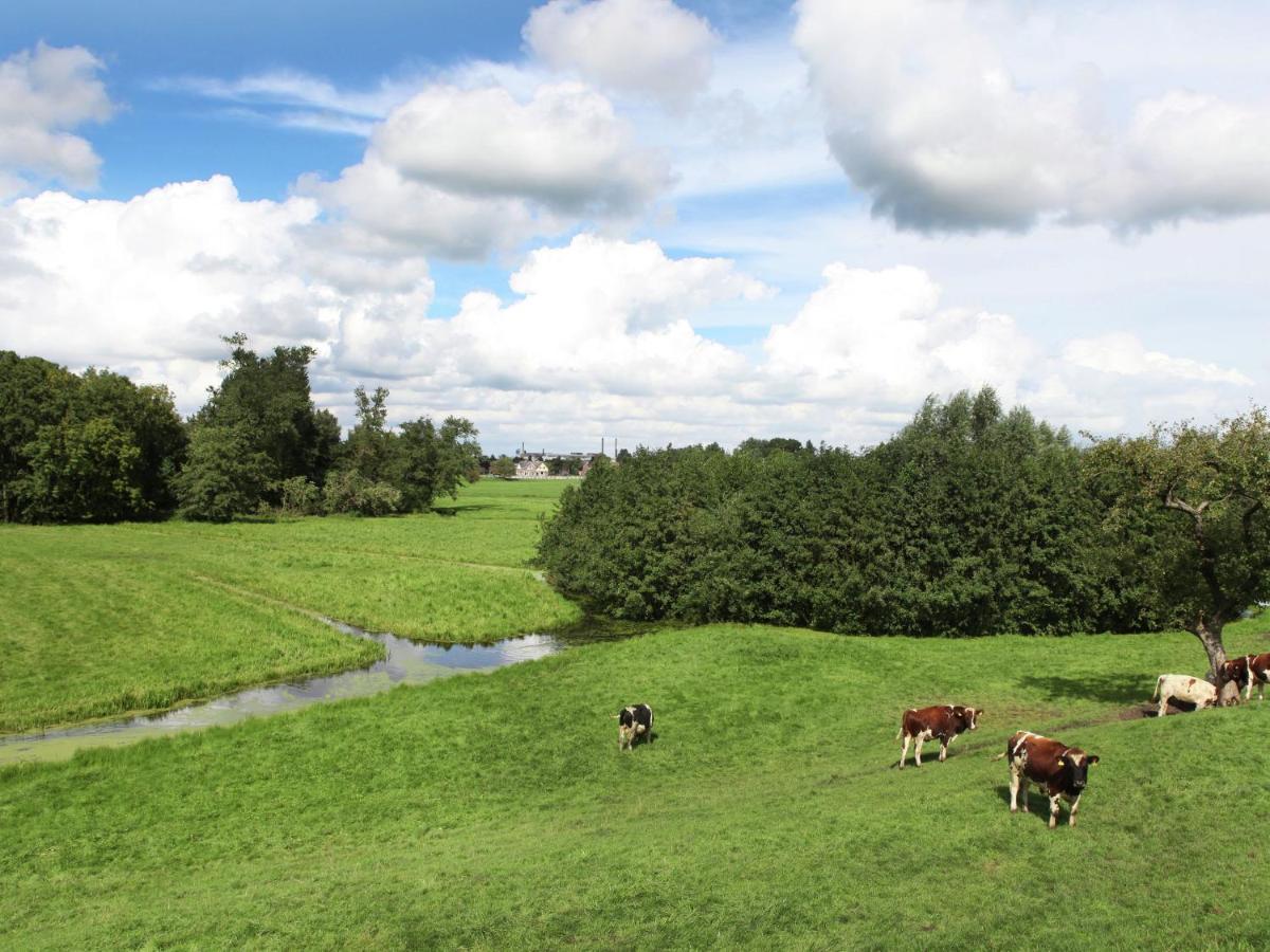 Quaint Farmhouse Near River In Oosterwijk Leerdam Bagian luar foto