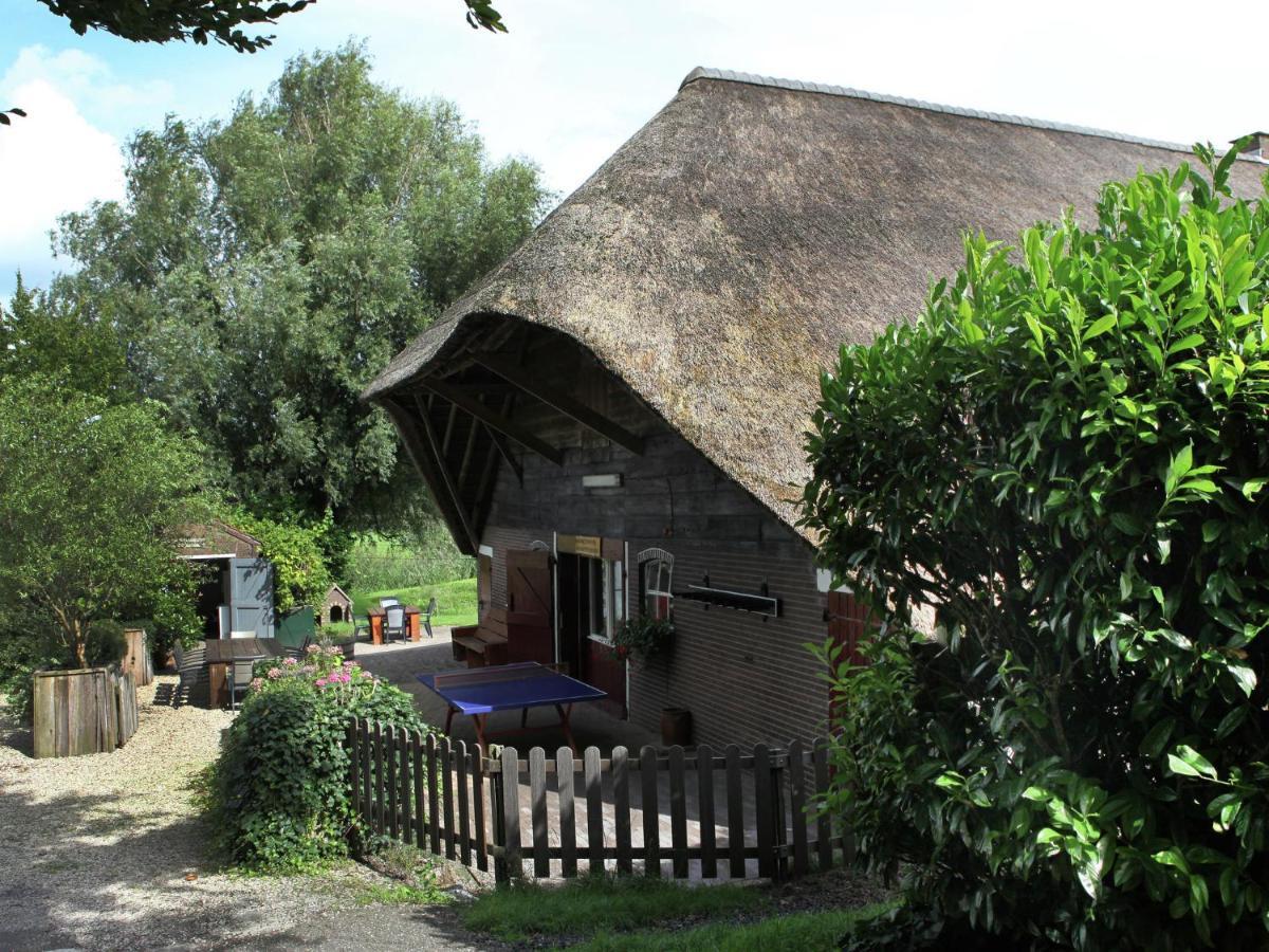 Quaint Farmhouse Near River In Oosterwijk Leerdam Bagian luar foto