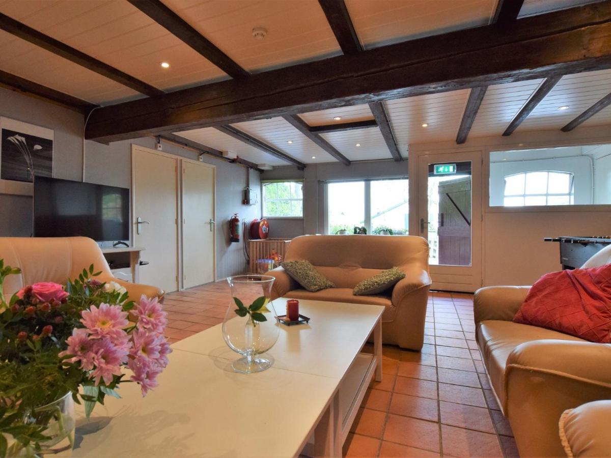 Quaint Farmhouse Near River In Oosterwijk Leerdam Bagian luar foto